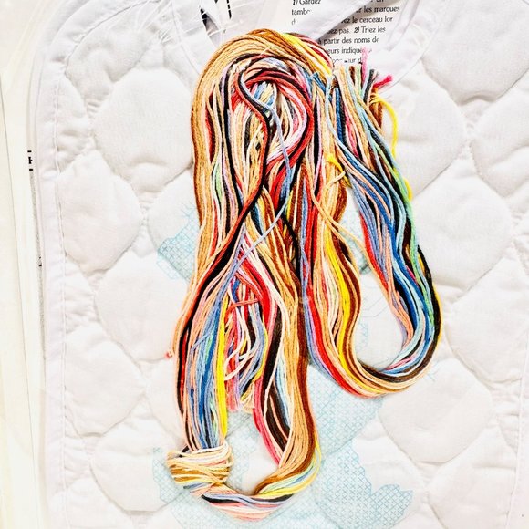 Vintage Dimensions Baby Hug Stamped Bib Kit Set of Two - New/Sealed (2002) - Picture 11 of 11